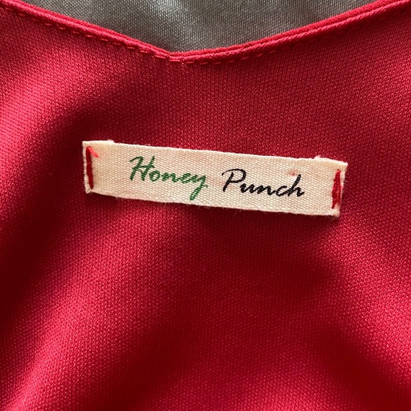 Short red dress with long wrap around belt/ribbon - Picture 4 of 6